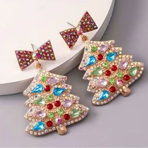 🎄 Colorfully jewelled multi colored Christmas tree earrings.